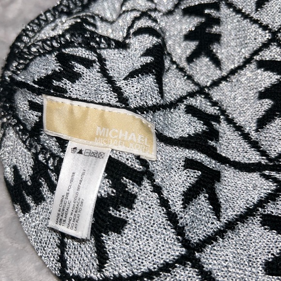 Authentic Michael Kors logo knit beanie - Picture 5 of 5